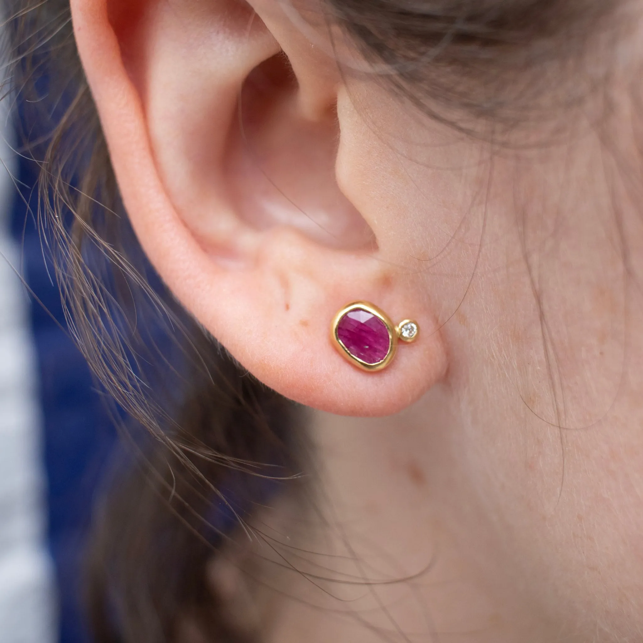 18K Smooth Freeform Satellite Earrings in Ruby