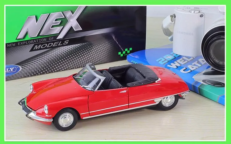 Diecast 1:24 Car CITROEN DS 19 Cabriolet Simulator Classic Model Vintage Car Alloy Metal Toy Car For Kid Gift Collection