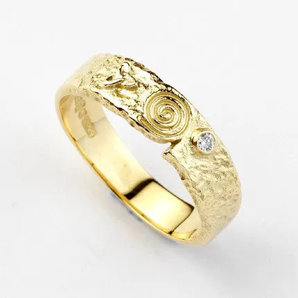 Hibernia Yellow Gold Ring with Diamond - Narrow