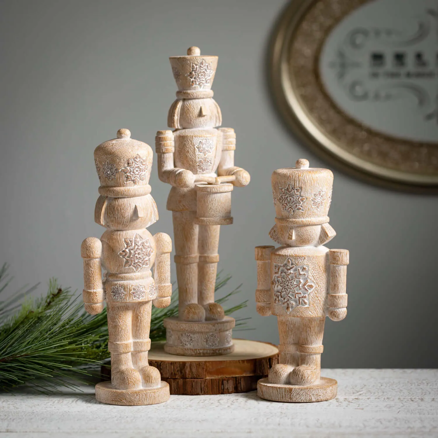 Nutcracker Figurine Set/3